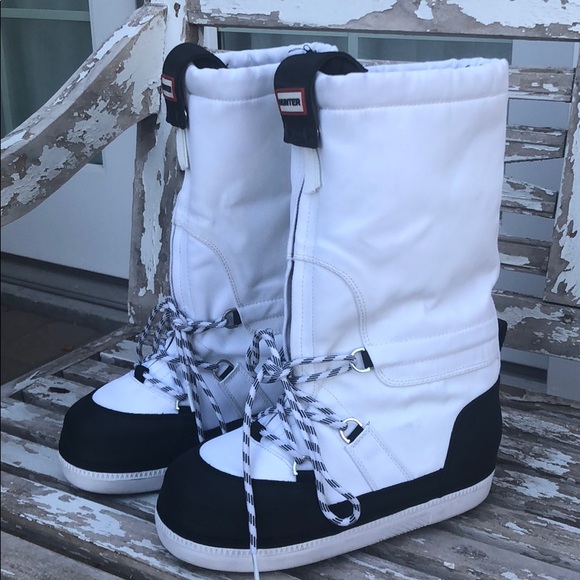 (Sold) Hunter Waterproof Snow Boot White Size 6 - Picture 3 of 8
